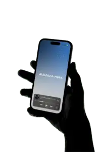 Telefono con el fondo de avanza fibra insinuando que es la mejor operadora de internet y más barata